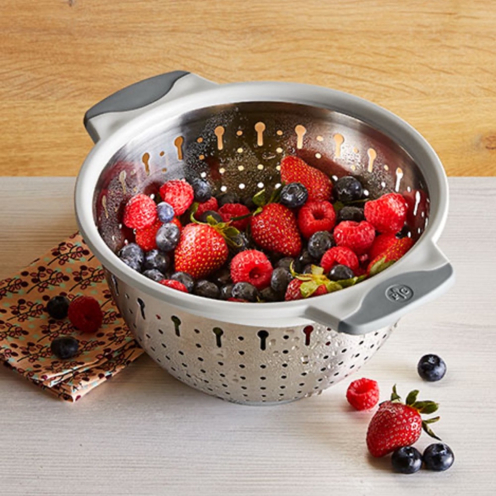 The Pampered Chef 2.5-QT. (2.4-L) Stainless Steel Colander